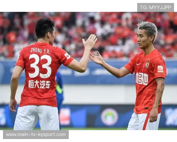 弗拉特西反越位成功接应单刀，冷静推射球门左下角得手